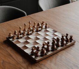 wobble chess set (1)
